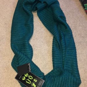 DILLARDS teal infinity scarf